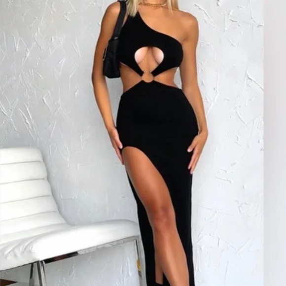 CAPRI MAXI DRESS BLACK - Outcast Exclusives - Picture 1 of 4